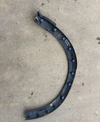 Rear fender molding trim