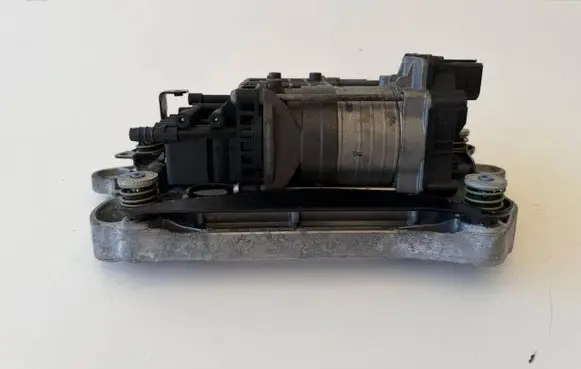 Porsche Macan (95C) Air suspension compressor/pump 95C616007Q