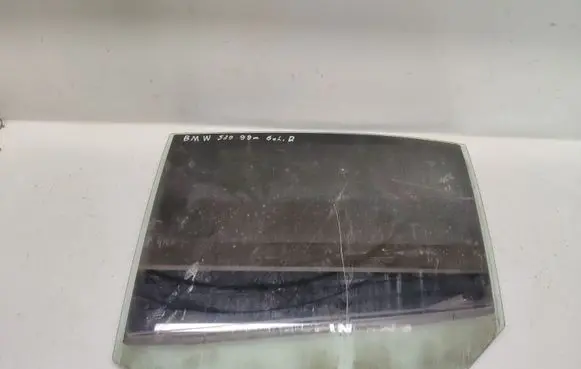 BMW 5 E39 Rear door window glass