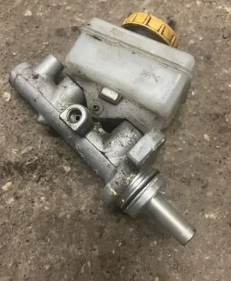 Subaru Outback Master brake cylinder