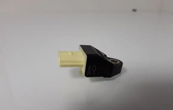 Lexus CT 200H Airbag deployment crash/impact sensor 8983175010