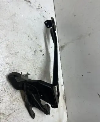 Mercedes-Benz C W204 Headlight/headlamp mounting bracket 204626044