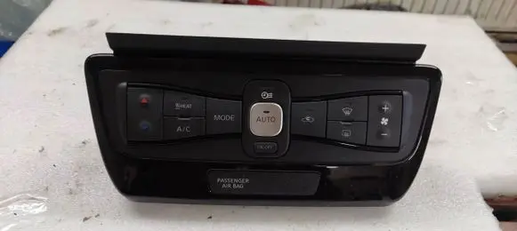 Nissan Leaf II (ZE1) Climate control unit 275005SE0B 684125CH0B