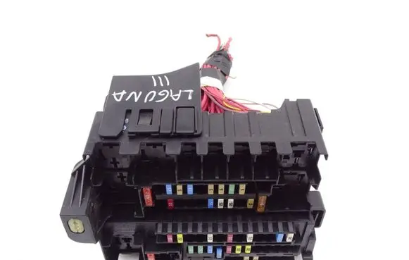 Renault Laguna III Fuse box set 8200393836