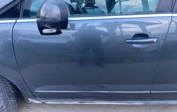 Peugeot 5008 Front door 