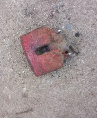 Volkswagen Touran I Front brake caliper 