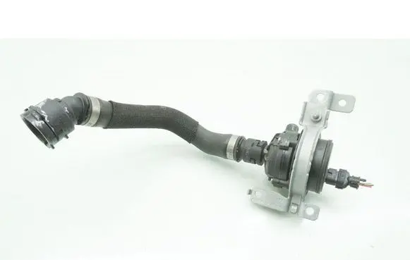 Mercedes-Benz CLA C118 X118 Water pump A0005003600