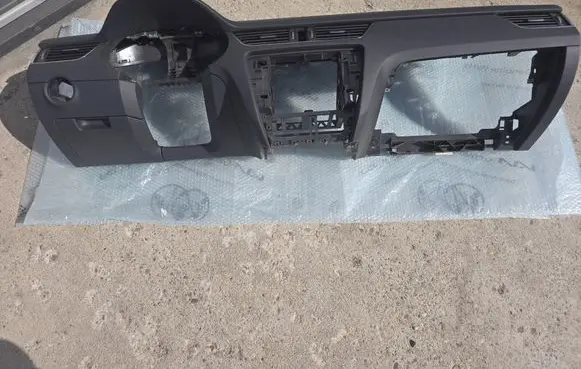 Skoda Octavia Mk3 (5E) Dashboard 114910010100 5E1857091