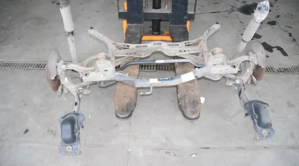 Volkswagen Tiguan Rear axle beam 140KM