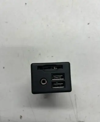 Chevrolet Corvette C7 USB socket connector 13581213