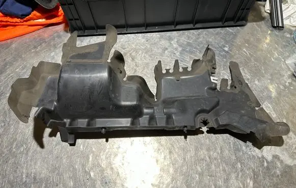 Citroen DS4 Intercooler air guide/duct channel 9671970180