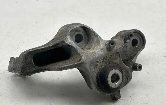 Chrysler Pacifica Engine mount bracket 68224746AD D008301619