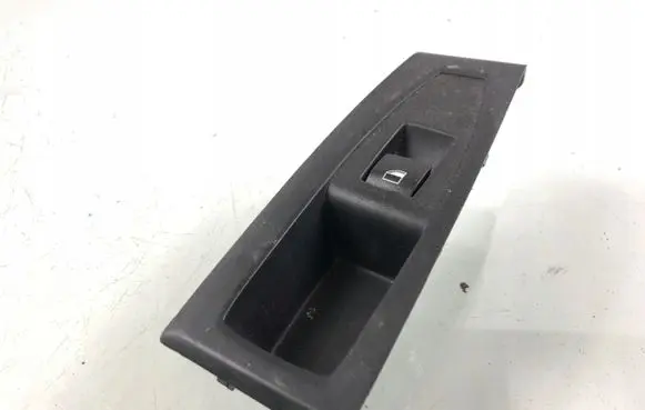 BMW 2 F46 Electric window control switch 9208107