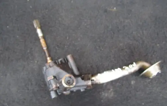 Audi A4 S4 B5 8D Oil pump 058115153