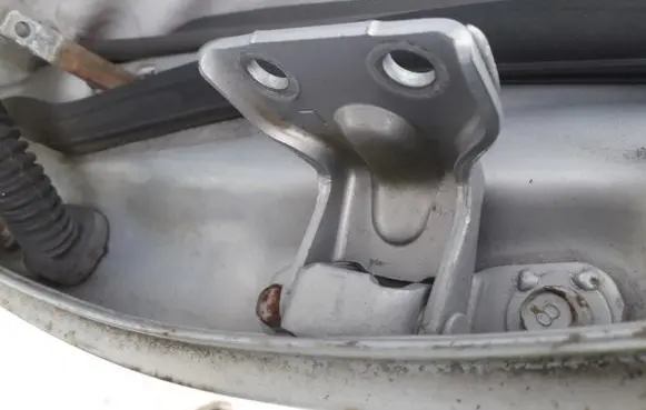Mazda 626 Rear door lower hinge