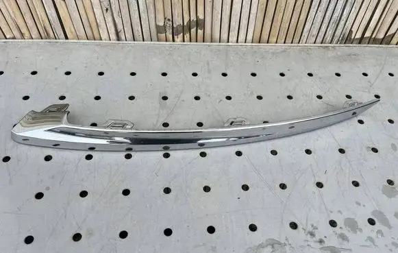 Volvo XC60 Front bumper splitter molding 32227905