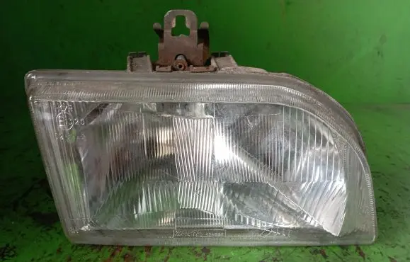 Ford Fiesta Headlight/headlamp