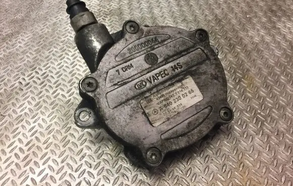 Mercedes-Benz A W169 Vacuum pump 6402300265 A6402300265