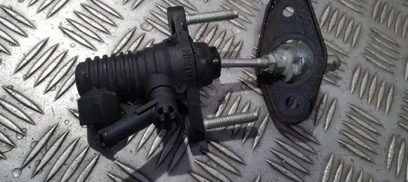 Toyota RAV 4 (XA30) Clutch master cylinder