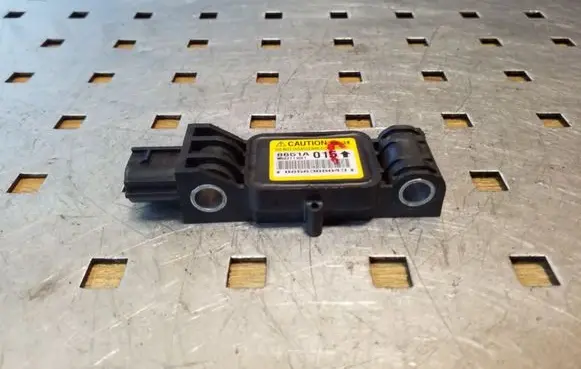 Mitsubishi Grandis Airbag deployment crash/impact sensor 8651A015 W002T11091