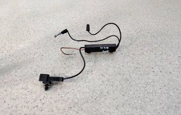 Mercedes-Benz CLS C218 X218 Aerial antenna amplifier A2128704589