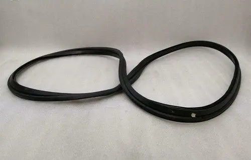 Aston Martin DB9 Front door rubber seal 4G43F43720AH