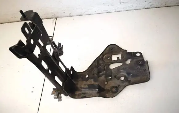 Toyota RAV 4 (XA30) Battery bracket 