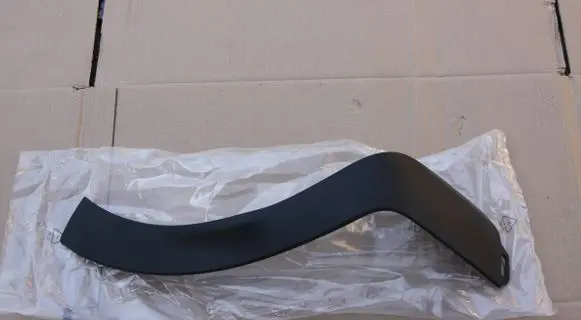 Rear bumper trim bar molding