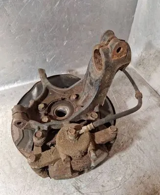 Nissan Qashqai Front wheel hub spindle knuckle