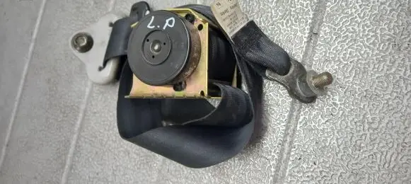 Mazda 3 I Front seatbelt