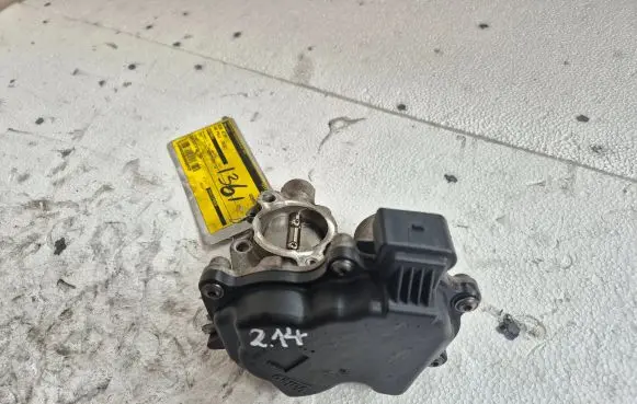 Volkswagen Polo VI Throttle valve 04B131501D