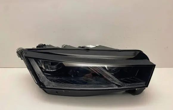 Skoda Octavia Mk4 Headlight/headlamp 5E4941016A LE18A6419 030111823400