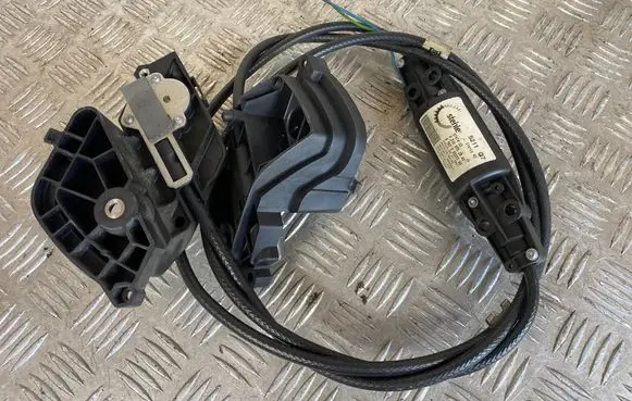 Mercedes-Benz E W211 Curtain motor A2118203942 0747410