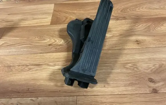 Volkswagen PASSAT B6 Accelerator throttle pedal 1K1721503L 6PV00860000
