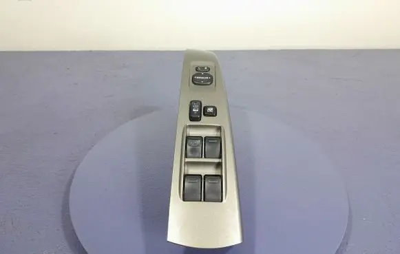 Toyota Prius (NHW20) Electric window control switch 84820-47050
