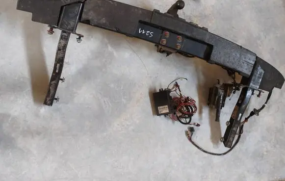 Mercedes-Benz E W211 Tow bar set A2113100204
