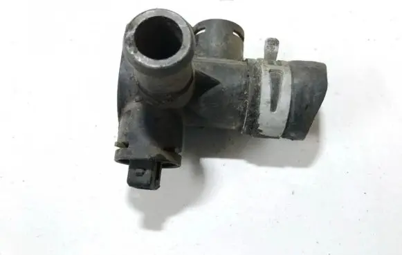 Volkswagen Golf II Engine coolant pipe/hose 037121132b