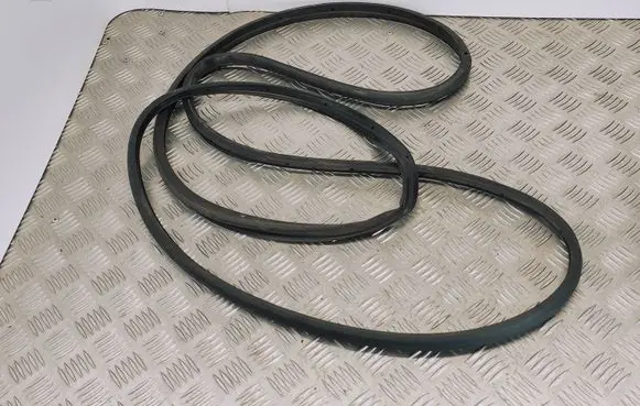 Opel Zafira C Rubber seal rear door 522426761