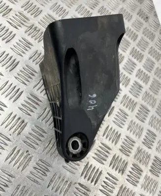 Mercedes-Benz E W213 Engine mounting bracket A6542230100