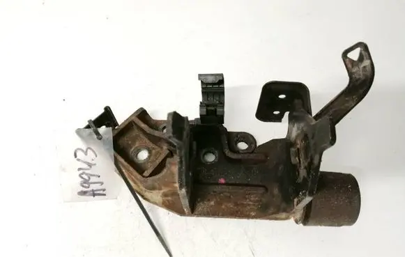 Toyota Yaris Engine mounting bracket