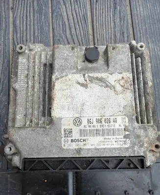 Volkswagen Golf VI Engine control unit/module 06J906026AR 06J906036D 0261201961