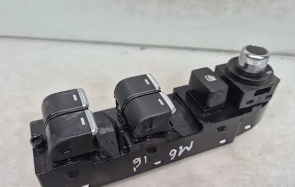 Mazda 6 Electric window control switch K0021