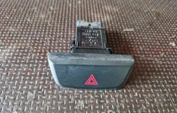 Isuzu D-Max Hazard light switch
