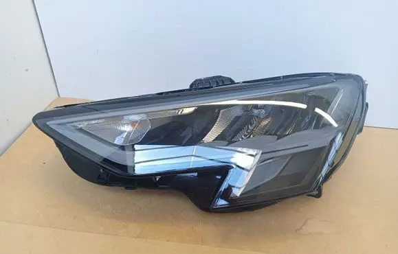 Audi A3 S3 8V Headlight/headlamp 8Y0941011