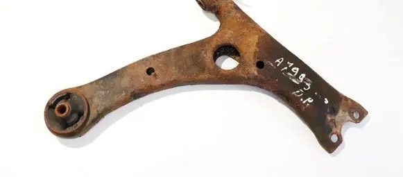 Toyota Avensis T250 Front lower control arm/wishbone