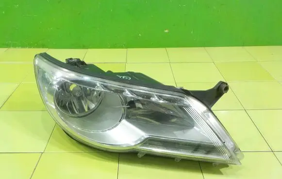 Volkswagen Tiguan Headlight/headlamp 1ED24703804 18AB25