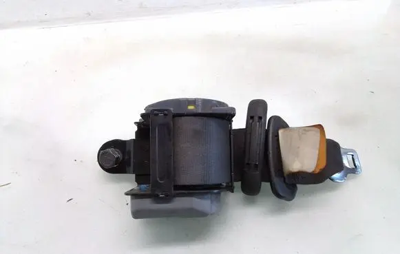 Middle seatbelt (rear)