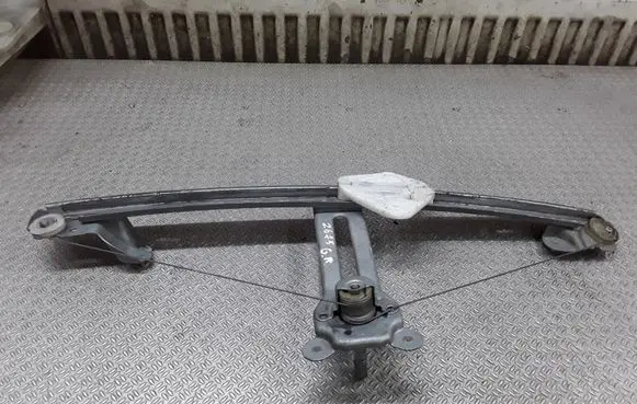 Rear door manual window regulator