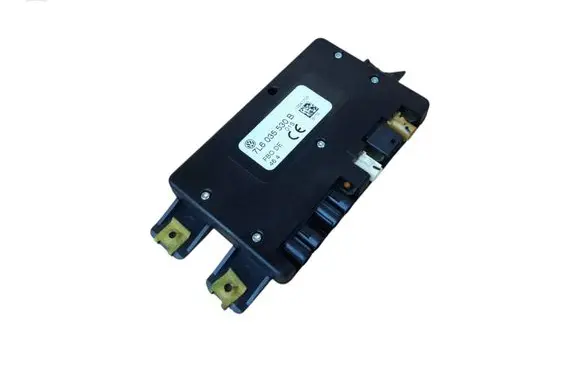 Volkswagen Touareg I Aerial antenna amplifier 7L6035530B