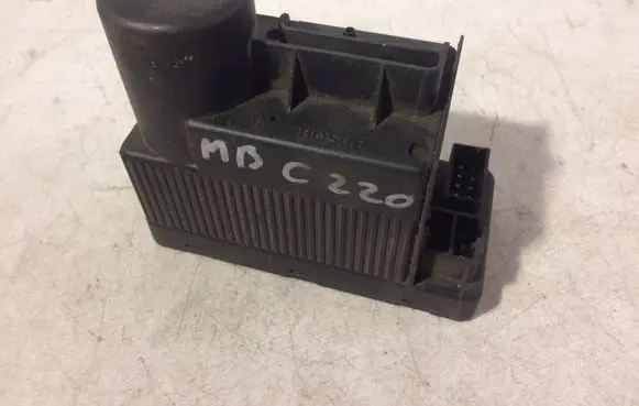 Mercedes-Benz E W124 Central locking vacuum pump 2028000048 0132006331